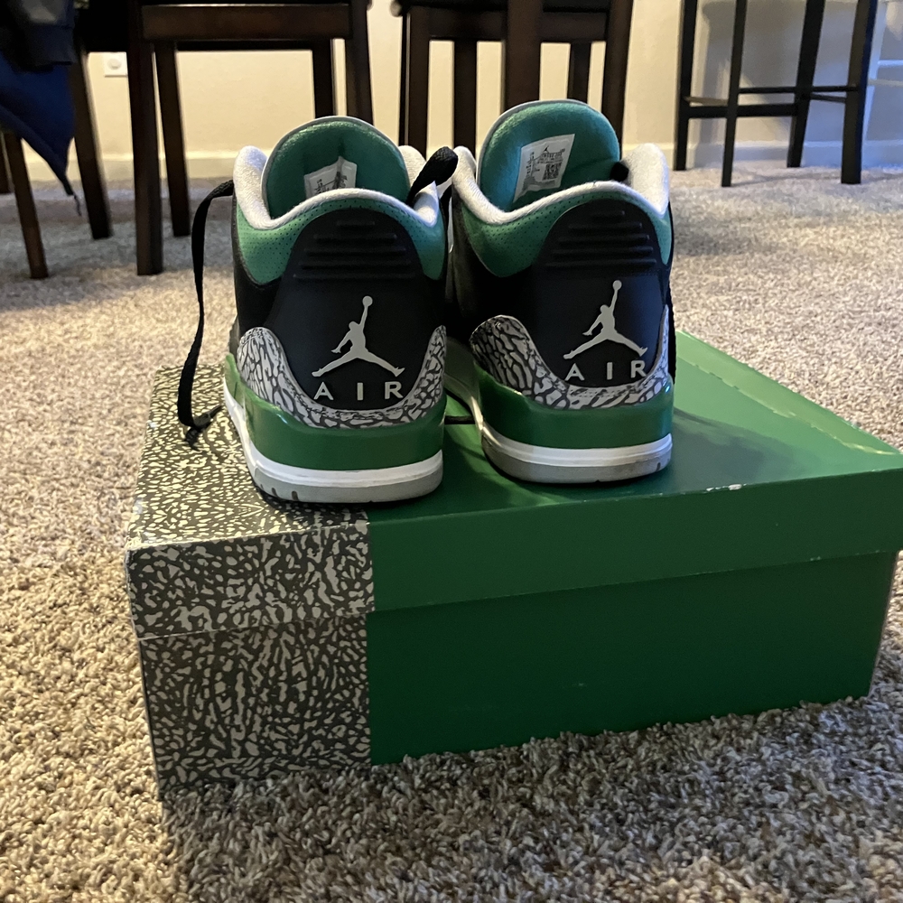 Jordan Men's Green and Black Retro Athletic Sneakers